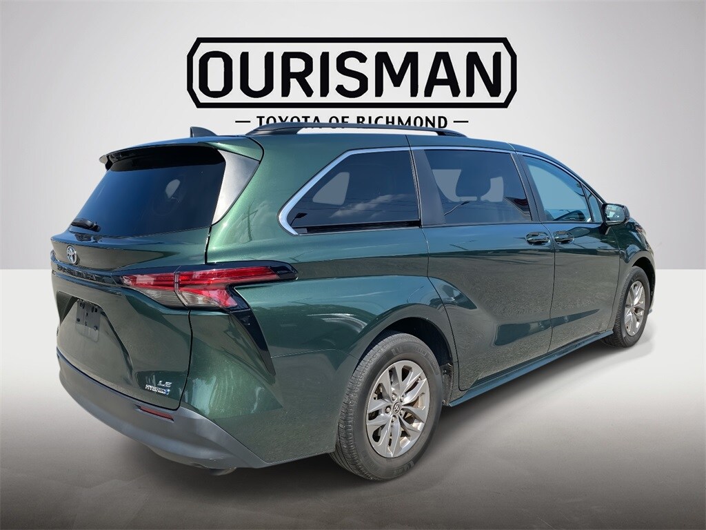 2022 Toyota Sienna LE photo 3