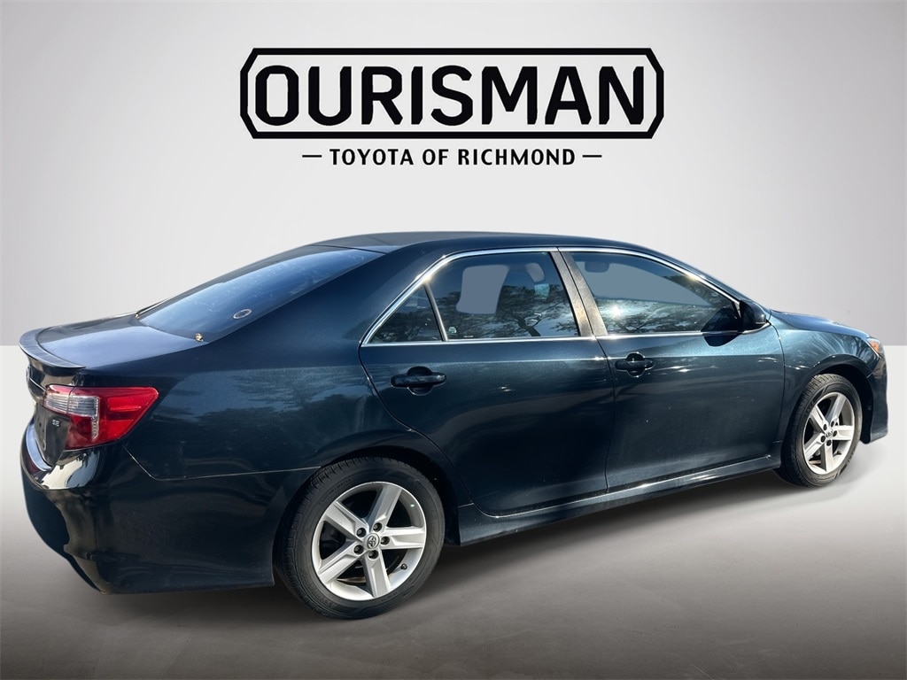 Used 2014 Toyota Camry SE Sedan