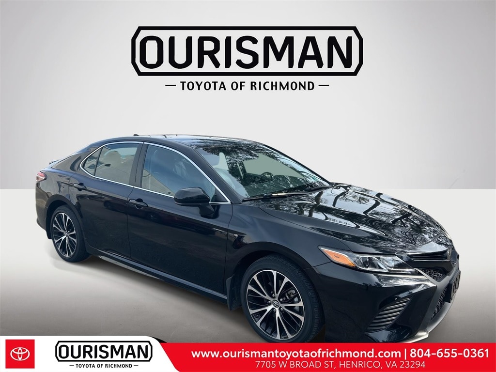 Used 2019 Toyota Camry SE Sedan