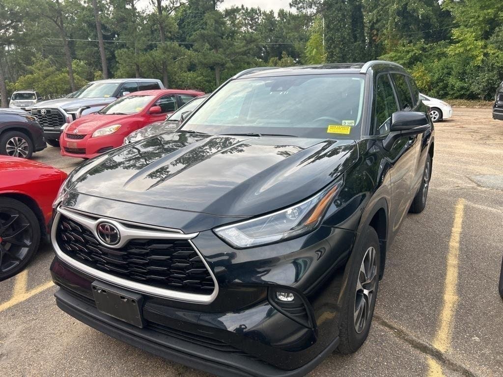 Certified 2022 Toyota Highlander XLE with VIN 5TDGZRBH2NS575331 for sale in Henrico, VA