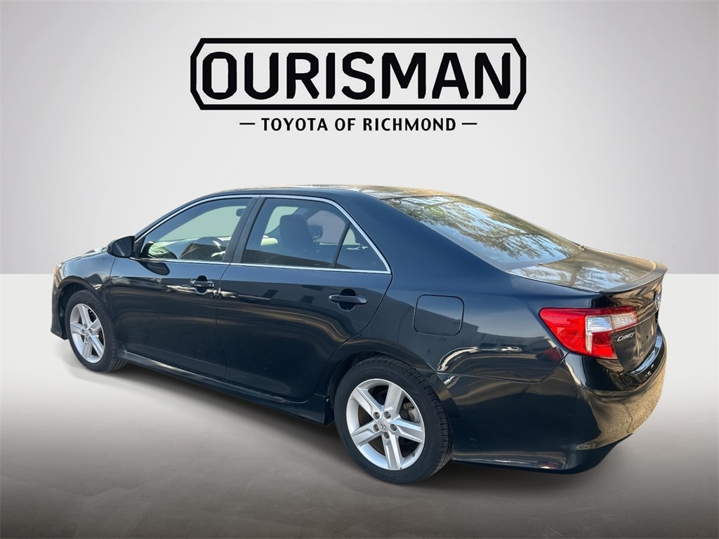 Used 2014 Toyota Camry SE Sedan