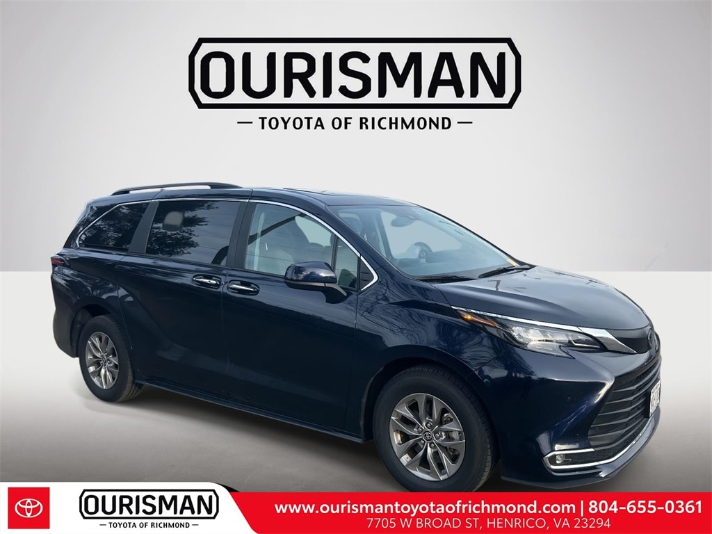 2024 Toyota Sienna XLE's photo