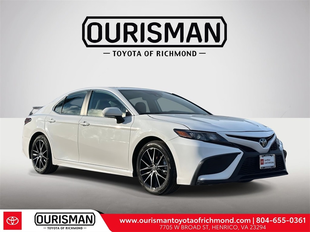 2024 Toyota Camry SE's photo