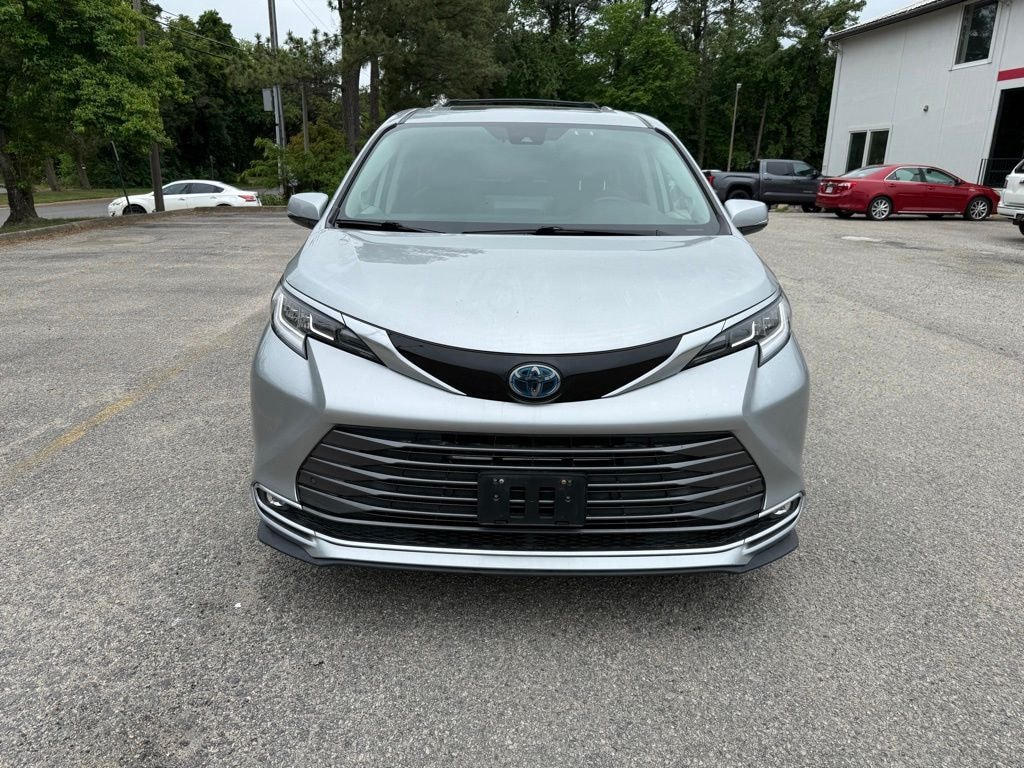 Used 2021 Toyota Sienna Limited Van