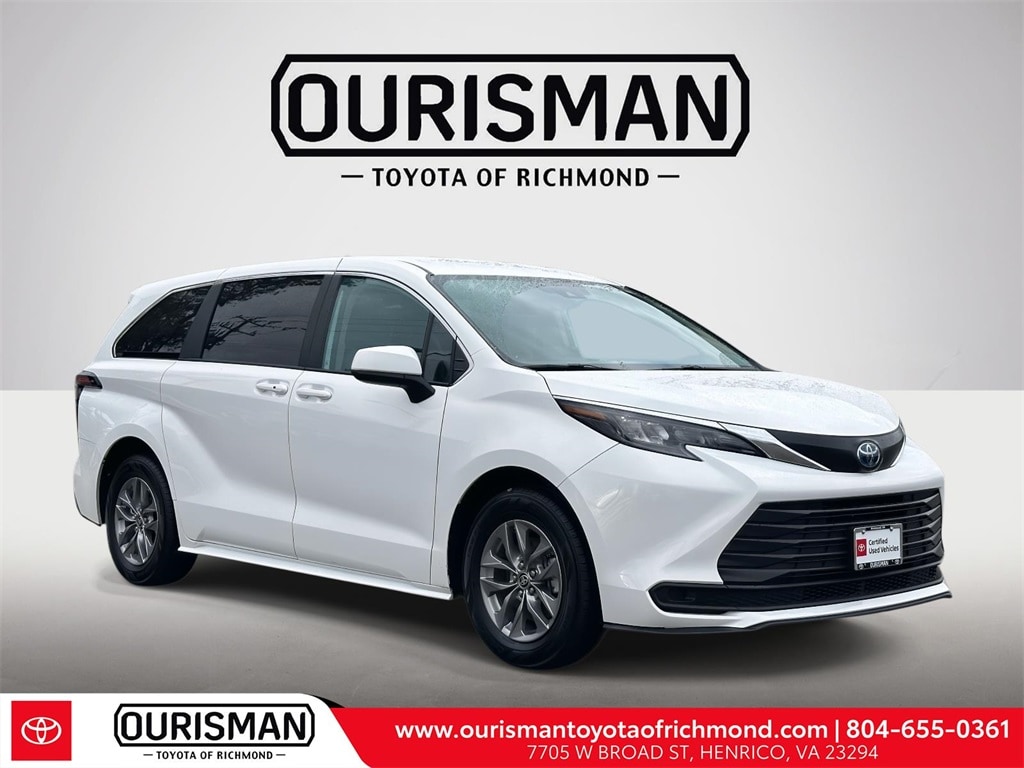 2024 Toyota Sienna LE's photo