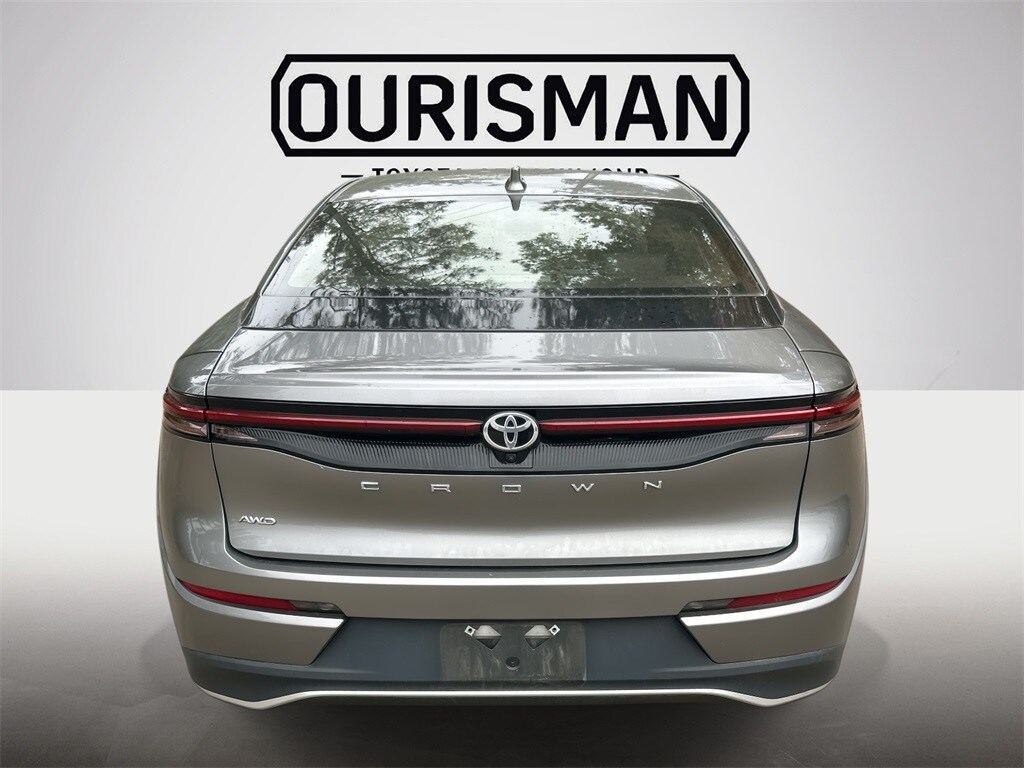 2023 Toyota Crown XLE photo 4