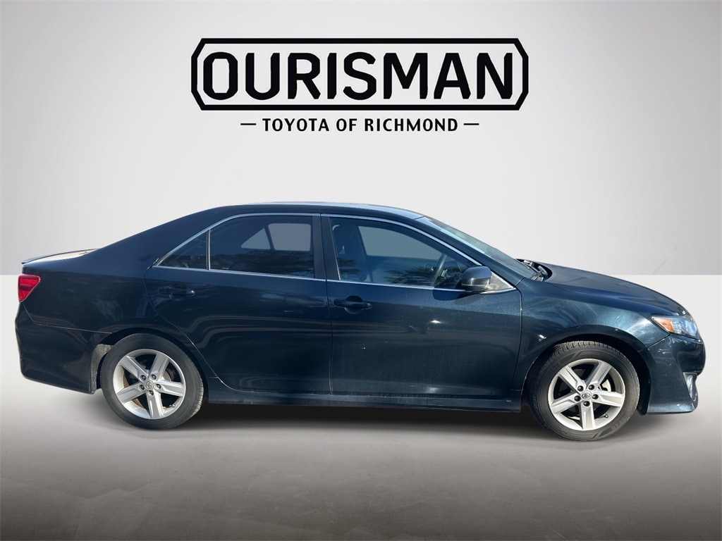 Used 2014 Toyota Camry SE Sedan