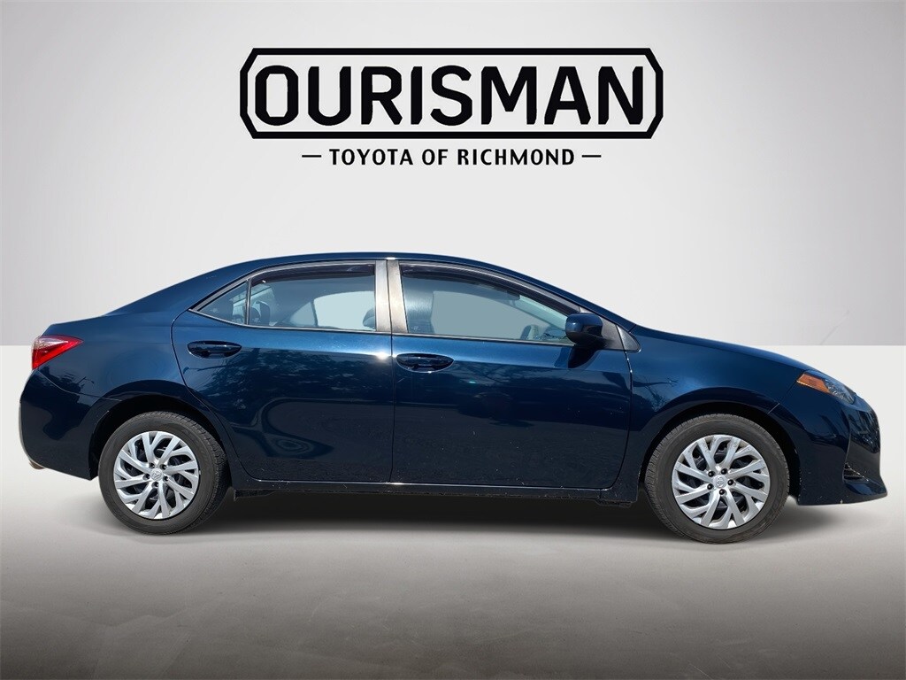 2019 Toyota Corolla LE photo 2