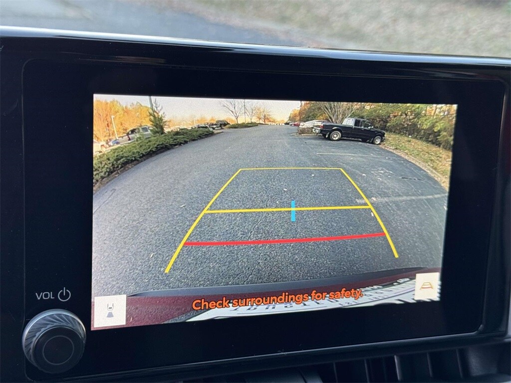 2025 Toyota RAV4 Hybrid XLE photo 3