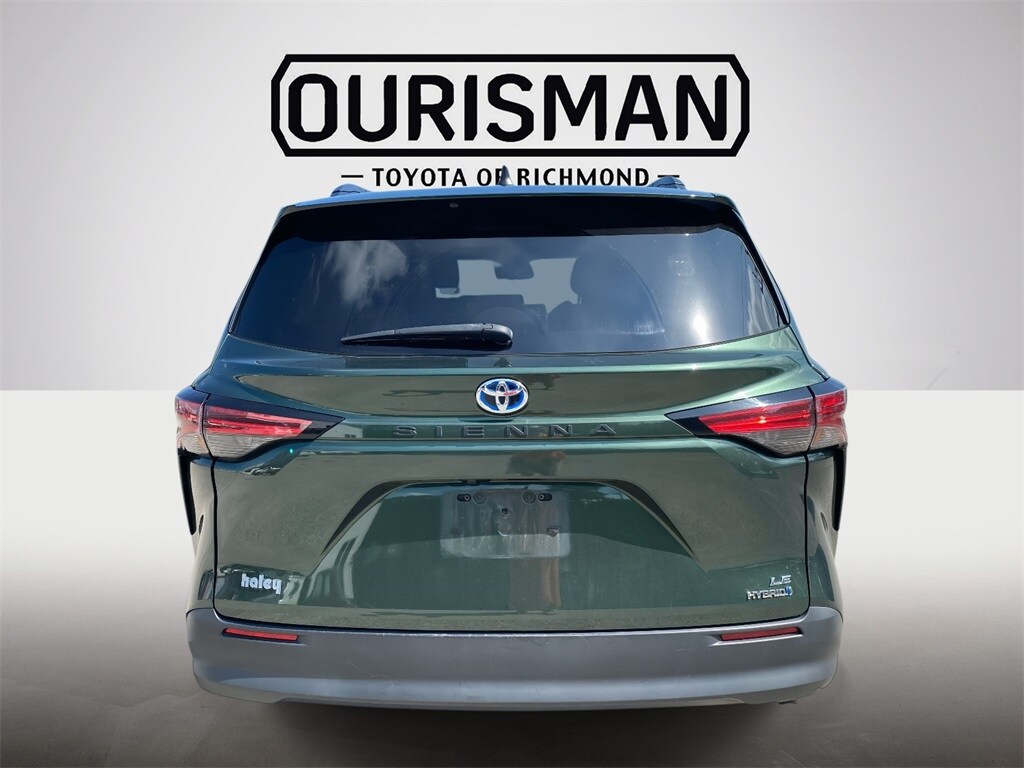 2022 Toyota Sienna LE photo 4