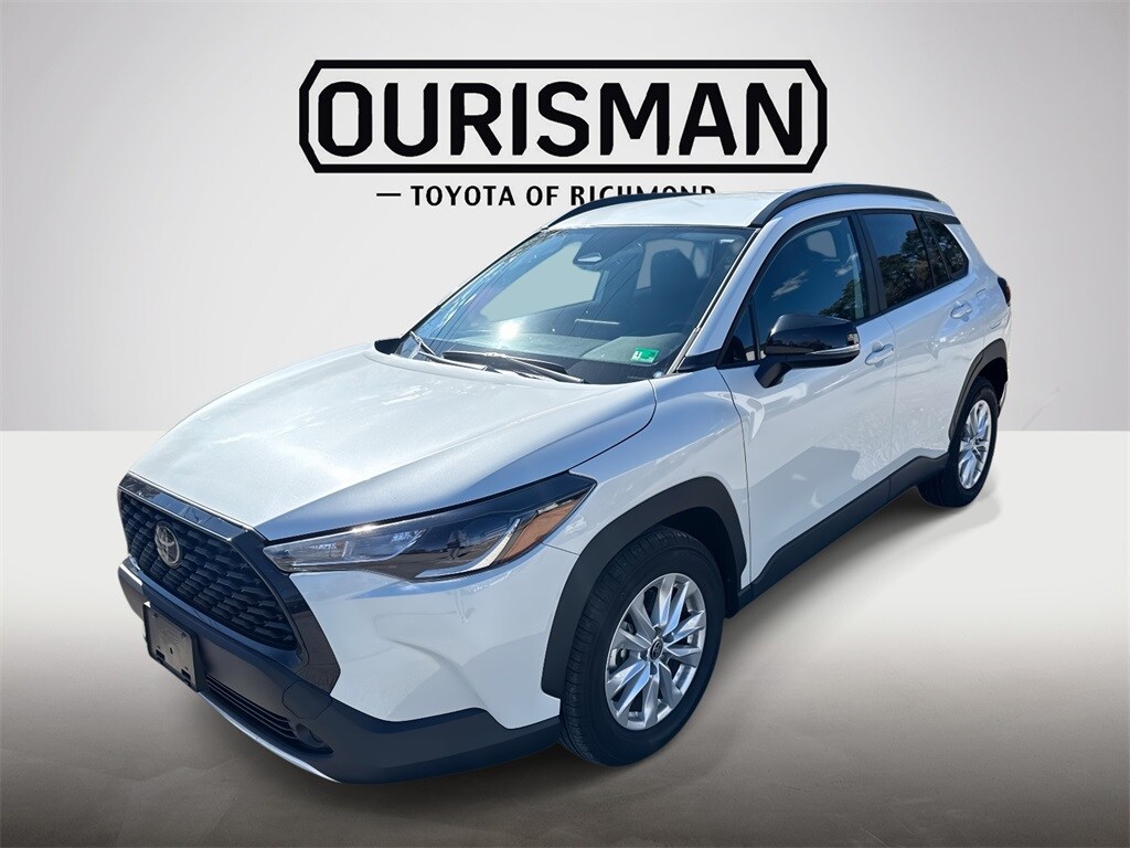 2025 Toyota Corolla Cross LE photo 2