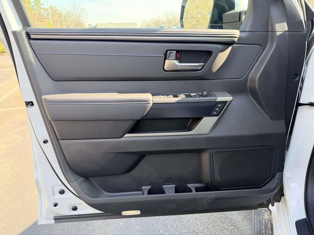2026 Toyota Sequoia Platinum - Photo 16