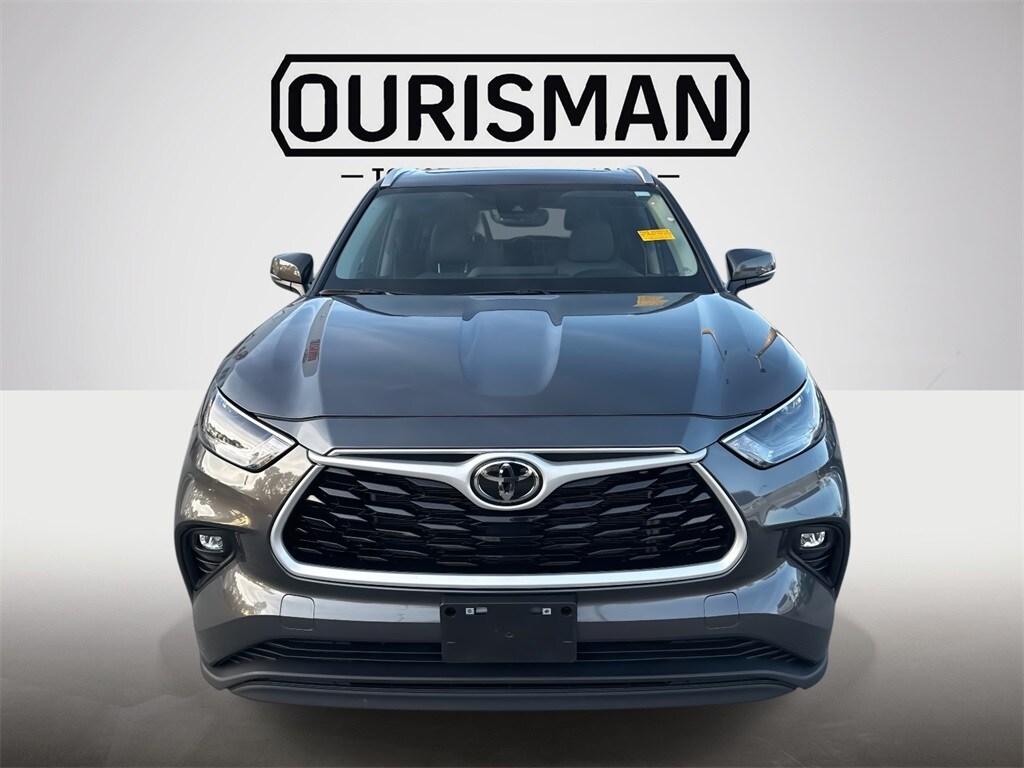 2024 Toyota Highlander XLE photo 2