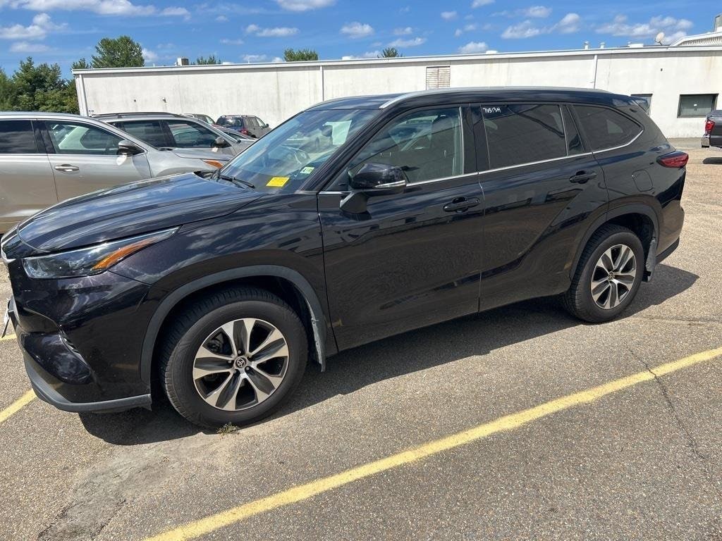 Certified 2022 Toyota Highlander XLE with VIN 5TDGZRBH4NS205658 for sale in Henrico, VA