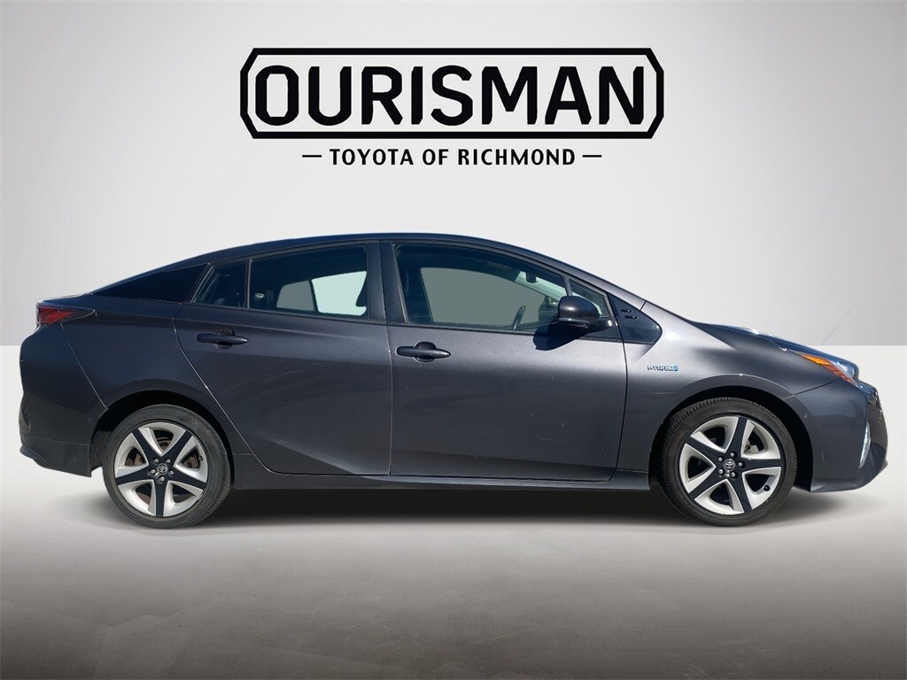 2018 Toyota Prius Three Touring photo 2
