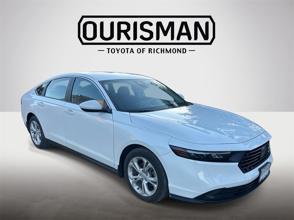 2025 Honda Accord LX's photo