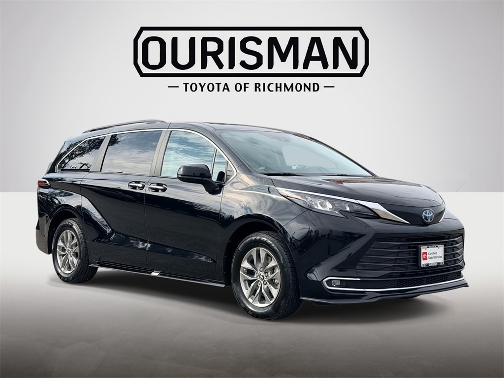 2024 Toyota Sienna XLE's photo