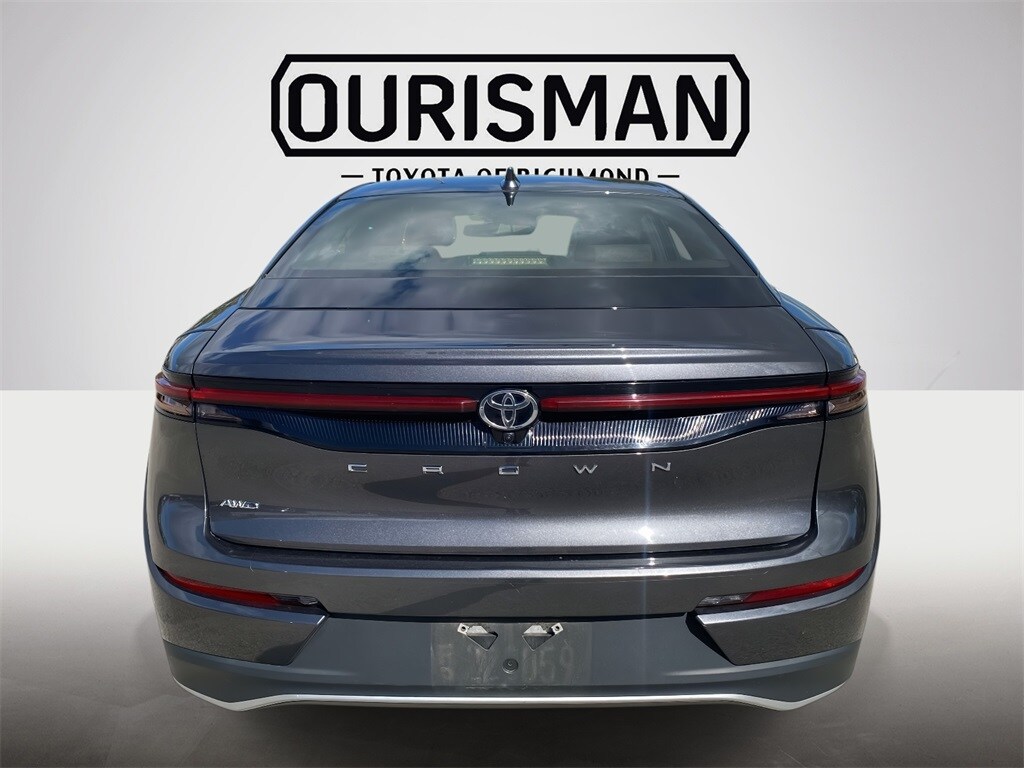 2023 Toyota Crown XLE photo 4