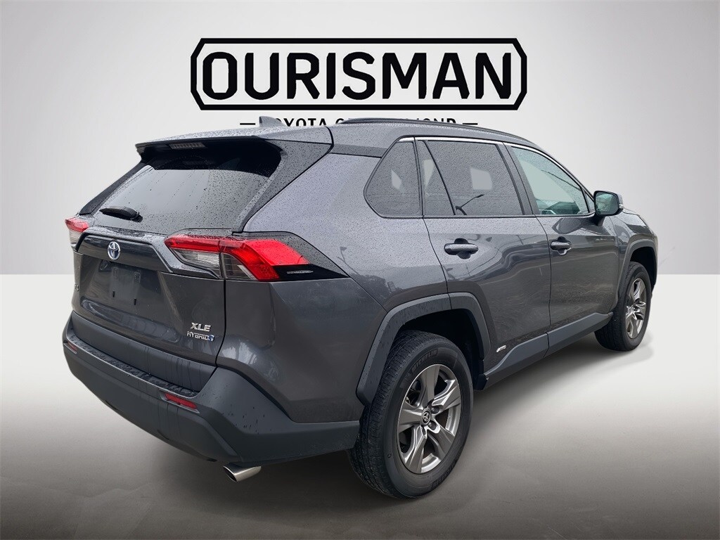 2024 Toyota RAV4 Hybrid XLE photo 3