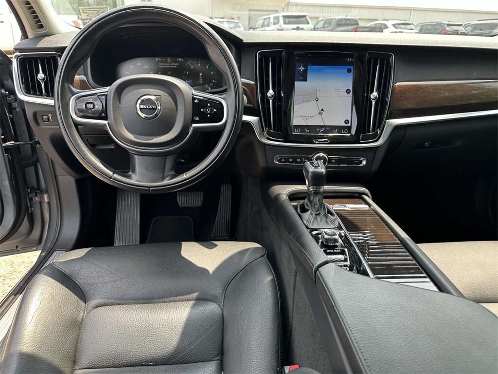 Used 2018 Volvo S90 Momentum with VIN LVY102MK0JP055920 for sale in Henrico, VA
