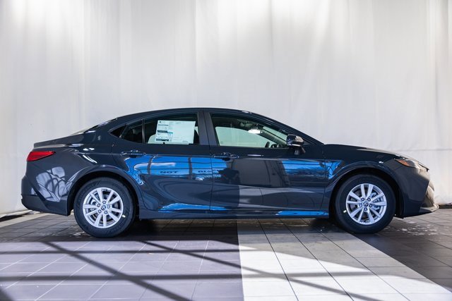 2026 Toyota Camry LE photo 3