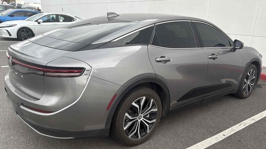 2024 Toyota Crown XLE photo 4