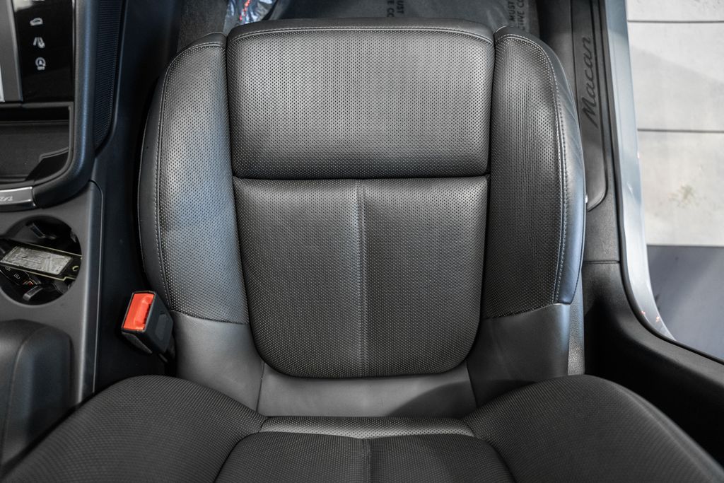 2022 Porsche Macan Base - Photo 28