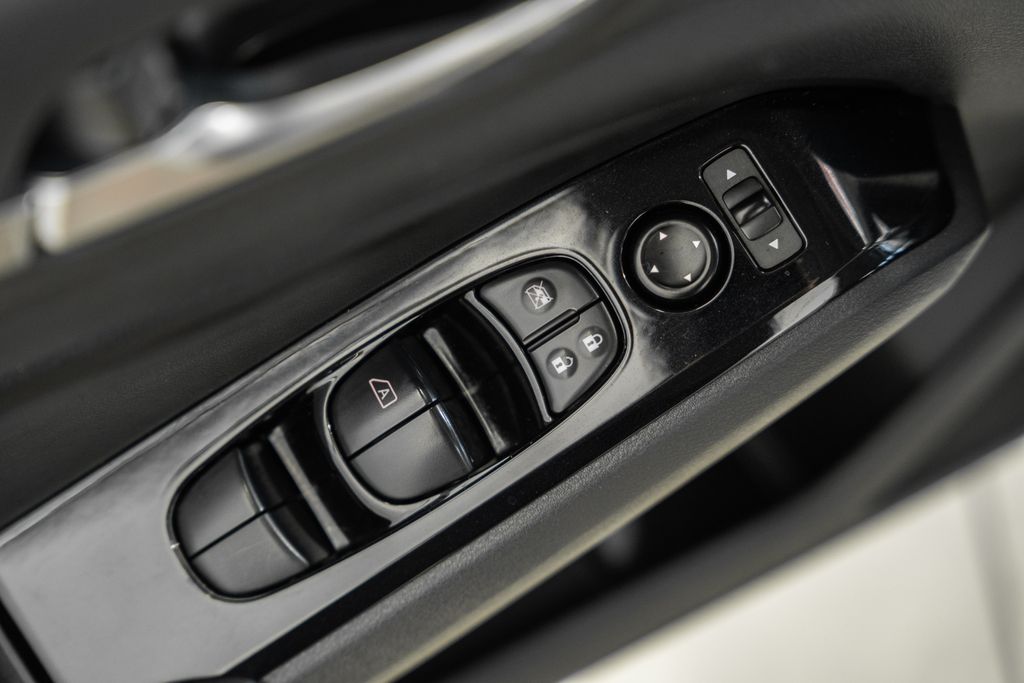 2024 Nissan Altima SR - Photo 35