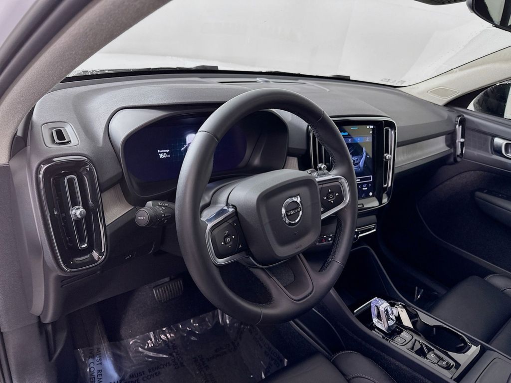 2023 Volvo XC40 Plus - Photo 10