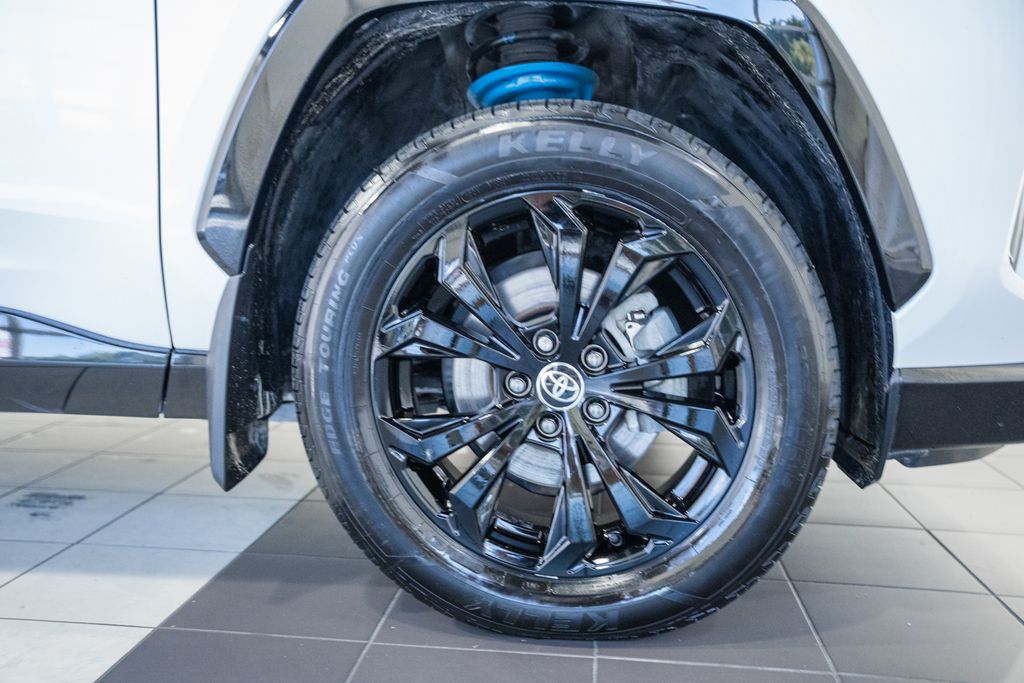 2024 Toyota RAV4 XSE - Photo 13