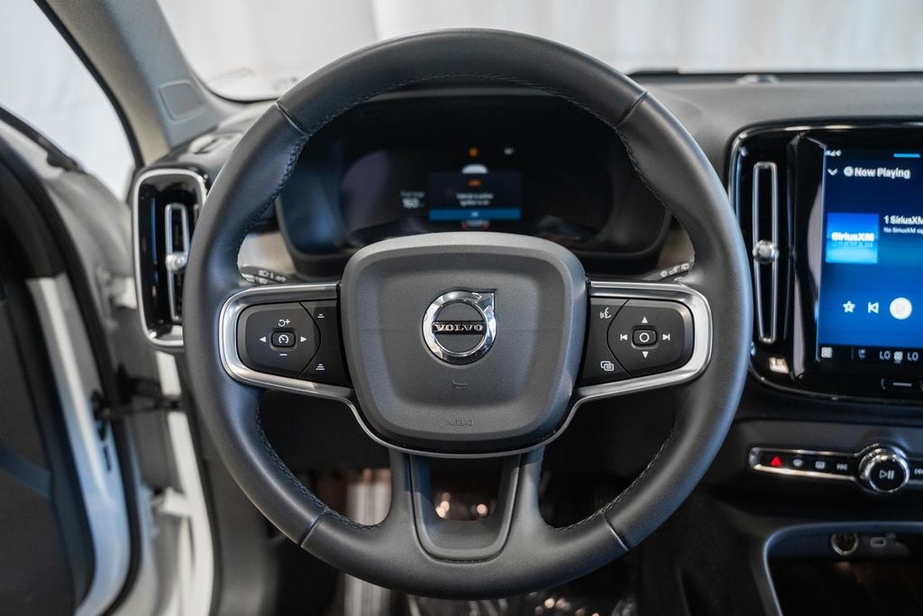 2023 Volvo XC40 Plus - Photo 31