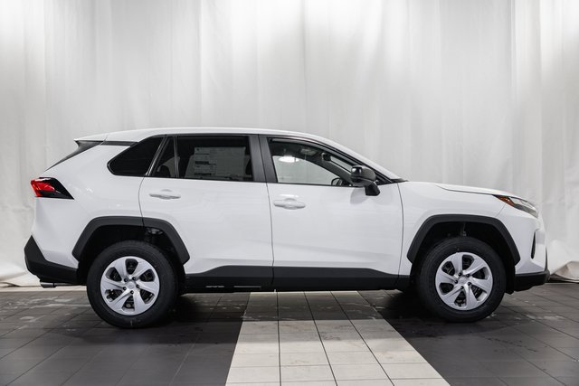 2025 Toyota RAV4 LE photo 3