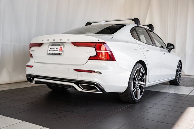 2022 Volvo S60 Recharge T8 R-Design Expression photo 4