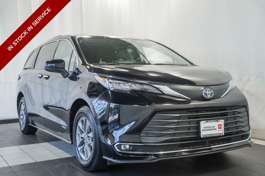 2021 Toyota Sienna XLE 8-Passenger Hybrid FWD's photo