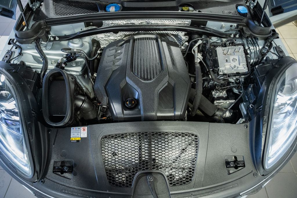 2022 Porsche Macan Base - Photo 17