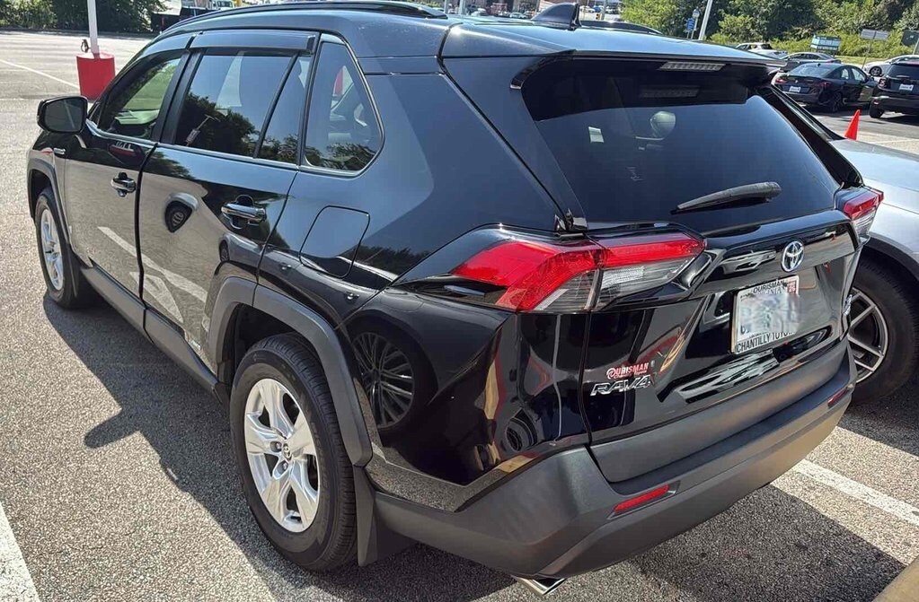 2020 Toyota RAV4 Hybrid XLE photo 2