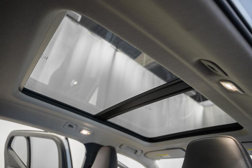 2023 Volvo XC40 Plus - Photo 35