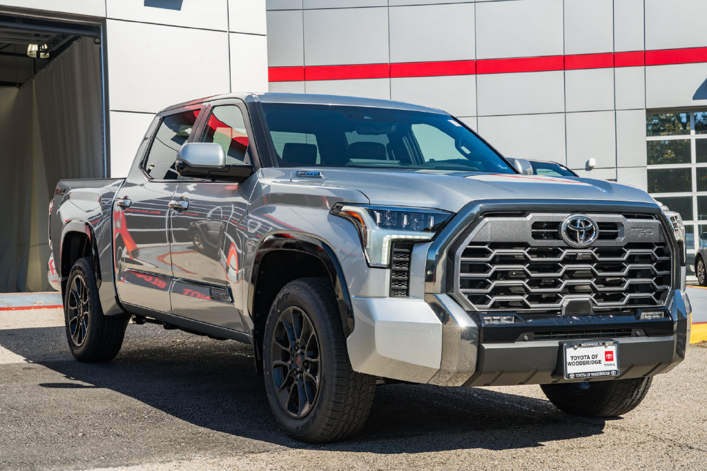 2026 Toyota Tundra i-FORCE MAX Platinum i-FORCE MAX Truck CrewMax