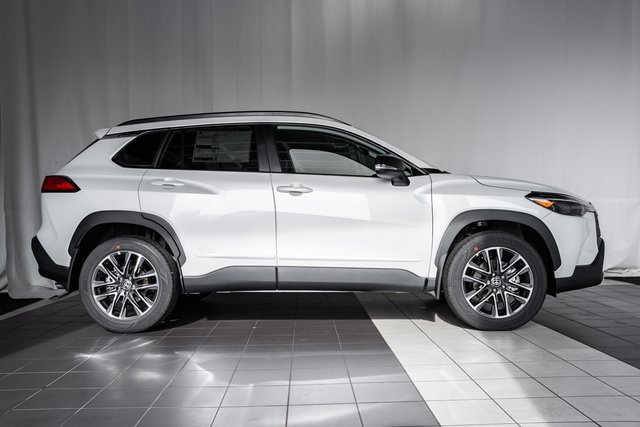 2026 Toyota Corolla Cross XLE photo 2