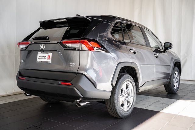 2025 Toyota RAV4 XLE photo 4