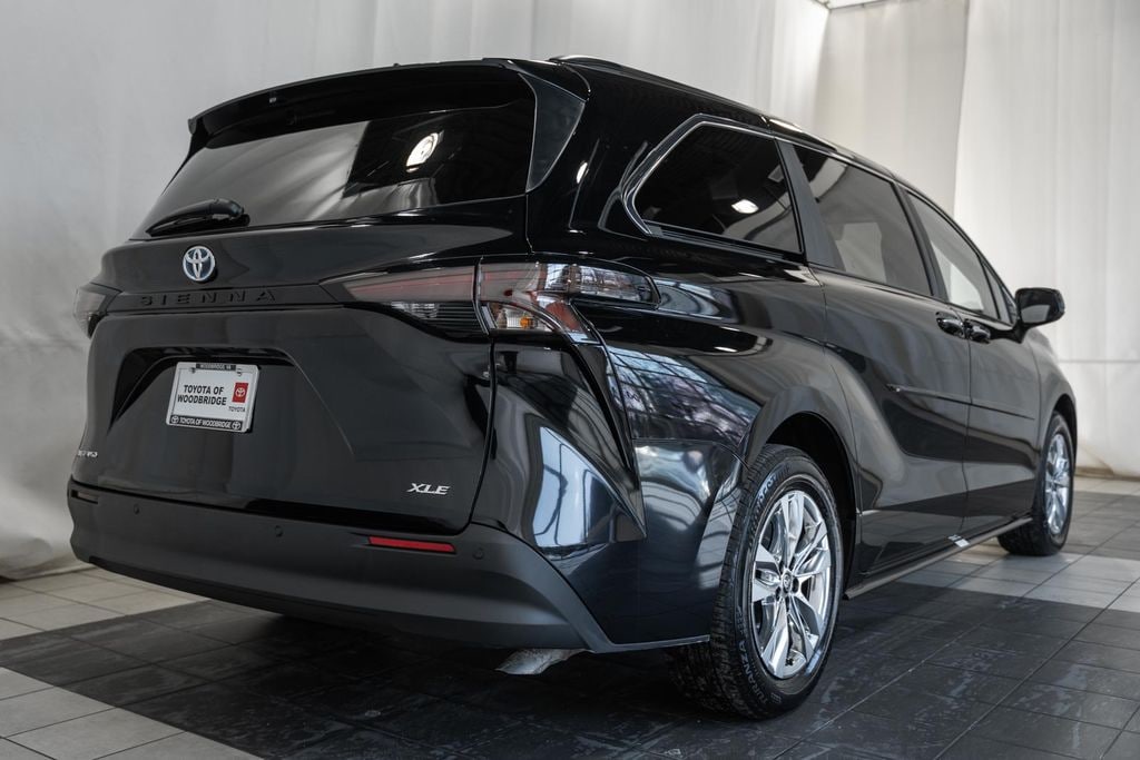 Used 2025 Toyota Sienna XLE Minivan/Van
