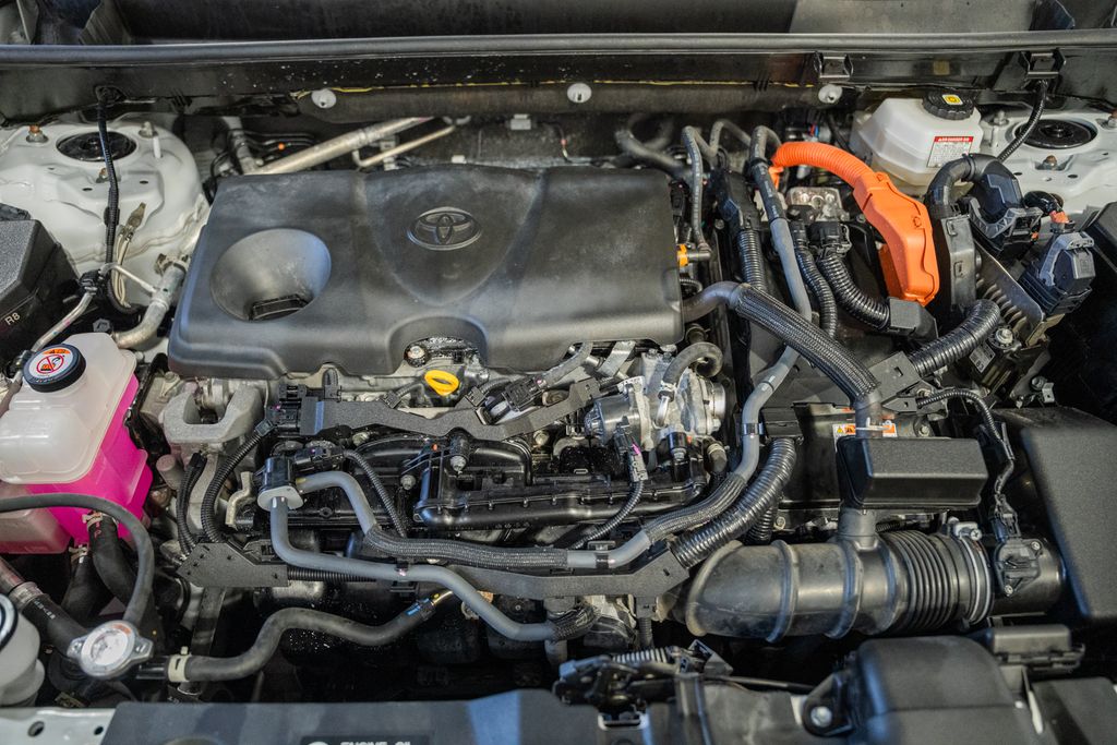 2024 Toyota RAV4 XSE - Photo 17