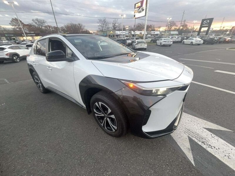 2024 Toyota bZ4X XLE photo 3