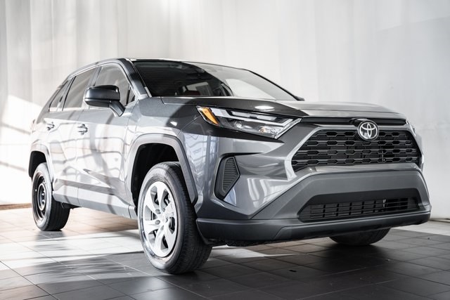 2023 Toyota RAV4 LE's photo