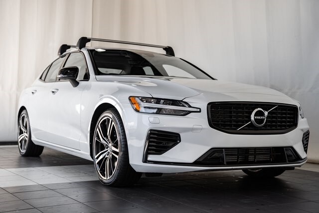 2022 Volvo S60 R-Design Expression's photo