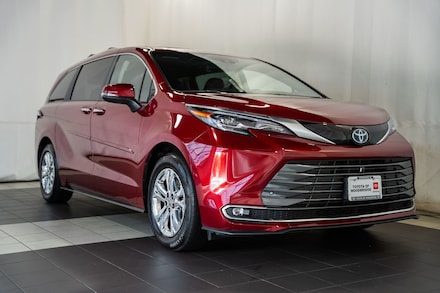 2024 Toyota Sienna Platinum Minivan/Van