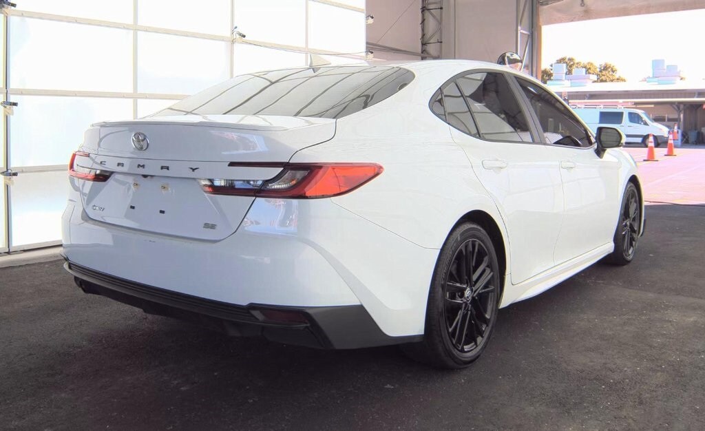 2025 Toyota Camry SE photo 4