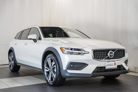 2025 Volvo V60 Cross Country B5 Plus Wagon