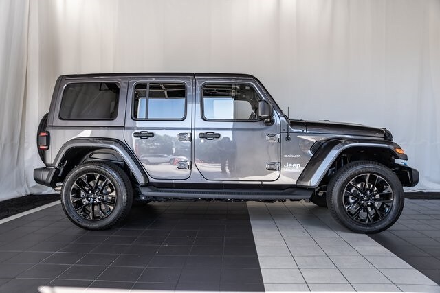 2022 Jeep Wrangler Unlimited Sahara 4xe photo 2