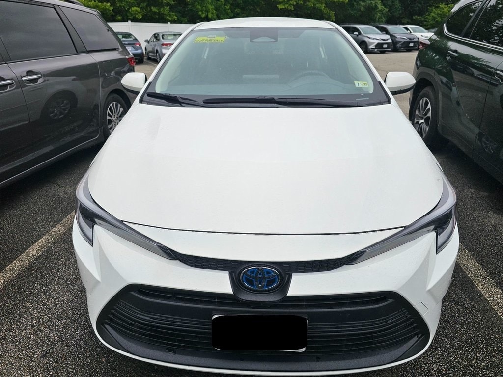 Used 2024 Toyota Corolla LE with VIN JTDBCMFE3RJ031986 for sale in Northfield, Minnesota